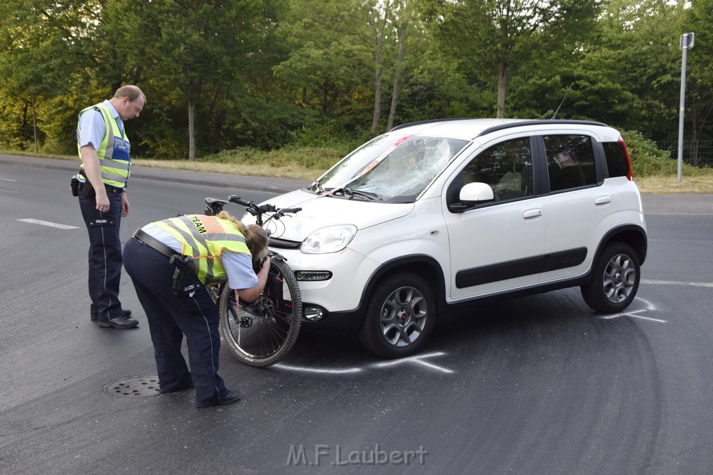 VU PKW Rad Koeln Porz Gremberghoven Alter Deutzer Postweg Josef Lindner Weg P18.JPG - Miklos Laubert